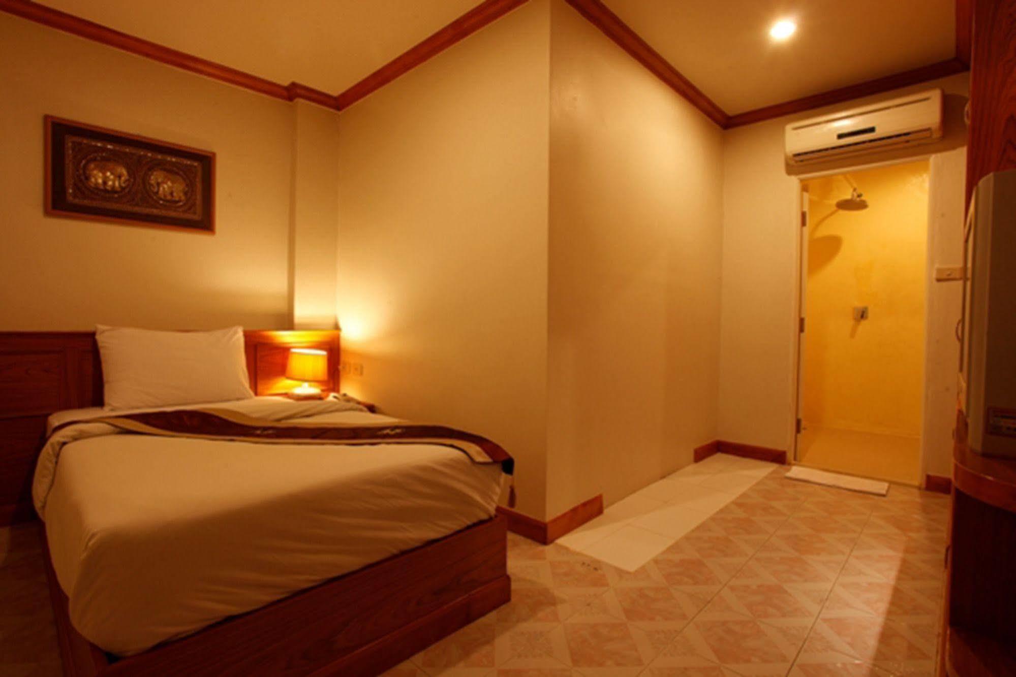 Patong Casa Jip Guesthouse מראה חיצוני תמונה